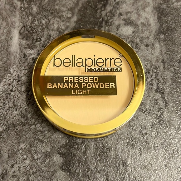 Bellapierre Cosmetics Other - Belllapierre Cosmetics Pressed Banana Setting Powder in Light 0.28 oz